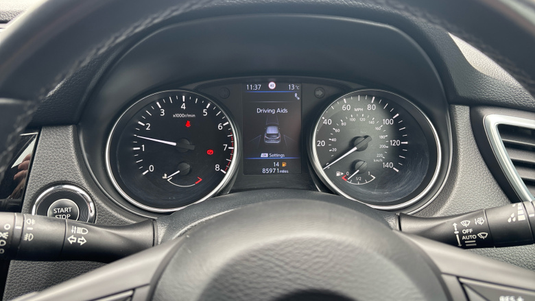 Nissan Qashqai 1.3 DiG-T N-Connecta 5dr Petrol Hatchback